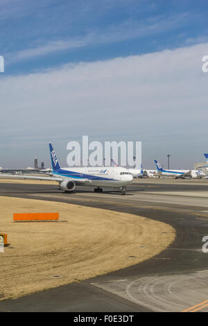 Flugzeuge am Flughafen Narita in Japan Stockfoto