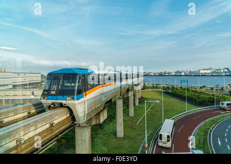 Monorail am Flughafen Tokio-Haneda in Japan Stockfoto