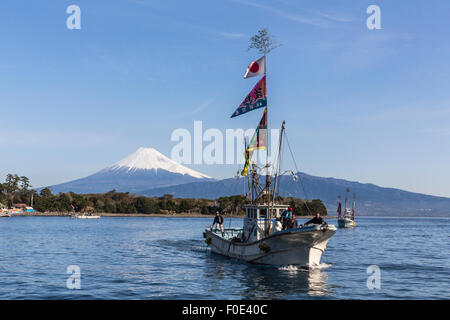 Fisch-Boot und Mt. Fuji in Japan Stockfoto