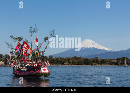 Fisch-Boot und Mt. Fuji in Japan Stockfoto