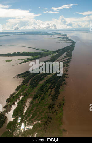 Amazonas, Brasilien. Luftaufnahme des überfluteten Archipel im Amazonas. Stockfoto