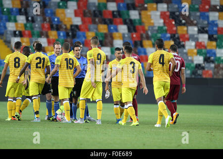 Udine, Italien. 13. August 2015. Spiel begann das freundliche Vorsaison Fußballspiel Udinese Calcio V El Jaish Sportverein am 13. August 2015 im Friaul-Stadion in Udine, Italien. Bildnachweis: Andrea Spinelli/Alamy Live-Nachrichten Stockfoto