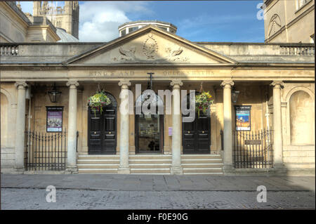 Stadt Bath England. Eingang zu den römischen Bädern und Trinkhalle Stockfoto