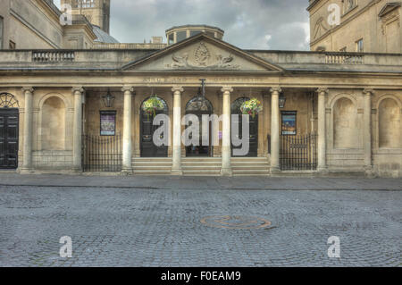 Stadt Bath England. Eingang zu den römischen Bädern und Trinkhalle Stockfoto