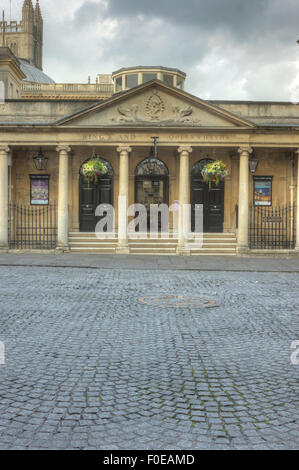 Stadt Bath England. Eingang zu den römischen Bädern und Trinkhalle Stockfoto