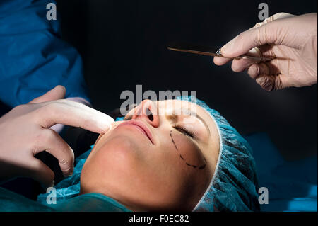 Frau in plastische Chirurgie Stockfoto