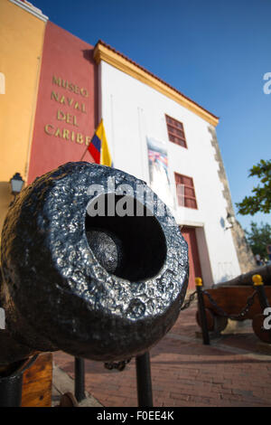 Nahaufnahme eines Kanons vor dem Karibik-Marinemuseum, Cartagena De Indias. Kolumbien) Stockfoto