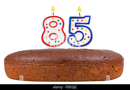 Geburtstagstorte mit Kerzen Nummer fünfundachtzig Stockfoto