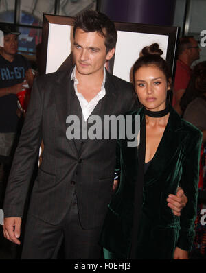 New York, New York, USA. 13. August 2015. Schauspieler RUPERT FRIEND und HANNAH WARE besuchen die New Yorker Premiere von "Hitman Agent 47" AMC Empire Theater statt. Bildnachweis: Nancy Kaszerman/ZUMA Draht/Alamy Live-Nachrichten Stockfoto