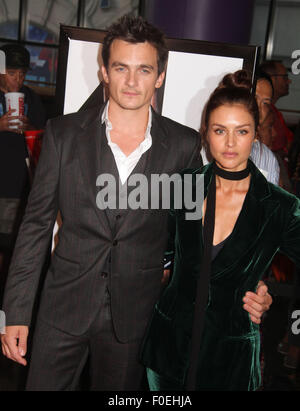 New York, New York, USA. 13. August 2015. Schauspieler RUPERT FRIEND und HANNAH WARE besuchen die New Yorker Premiere von "Hitman Agent 47" AMC Empire Theater statt. Bildnachweis: Nancy Kaszerman/ZUMA Draht/Alamy Live-Nachrichten Stockfoto