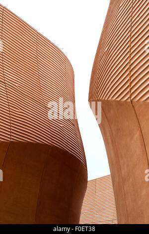 Modernen Architektur mit einem futuristischen Design gebogen Stockfoto