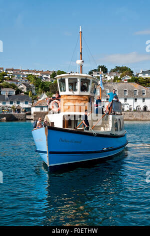 Falmouth nach St. Mawes Fähre "Herzogin von Cornwall" Ankunft in St. Mawes Stockfoto