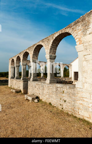 Mednjan, Istrien, Kroatien. 8c romanische Kirche von St. Fosca, ein Wallfahrtsort, der berühmt für seine Energie und heilende Kräfte Stockfoto