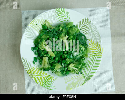 Brokoli Salatası - mediterraner Salat. Stockfoto