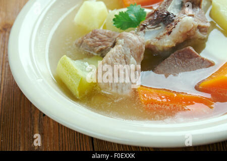 Isländische Suppe mit Fleisch - Islensk kjotsupa Stockfoto