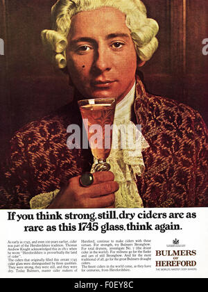 Anzeige der 1960er Jahre. Anzeige vom 1968 Werbung Hereford Bulmers cider Stockfoto