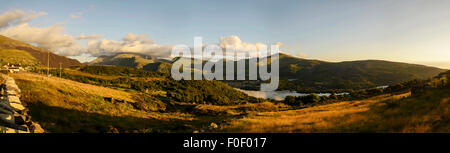 Panorama des Gebirges in Snowdonia-Nationalpark der Snowdon (Yr Wyddfa). Stockfoto