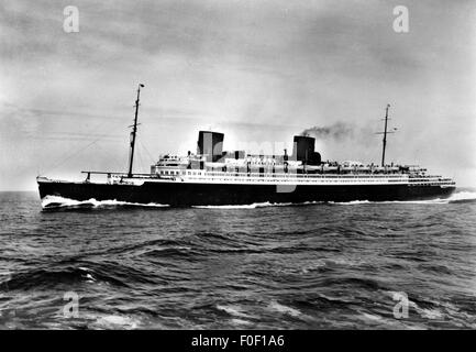 Transport / Transport, Navigation, Dampfschiff, 'Bremen', Norddeutscher Lloyd, 1929 - 1946, gebaut von Dischmag Weser AG, Bremen, auf hoher See, Ansichtskarte, Anfang 1930er Jahre, Zusatzrechte-Clearences-nicht vorhanden Stockfoto