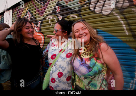 Menschen feiern beim jährlichen Brixton Big Splash festival Stockfoto