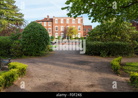 Bridgford Park und die Note zwei denkmalgeschützte georgianische Bridgford Hall als Standesamt, West Bridgford, Nottinghamshire, England, Großbritannien Stockfoto