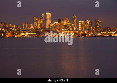 Die Innenstadt von Ansicht bei Nacht, Gas Works Park, Seattle, Washington Stockfoto