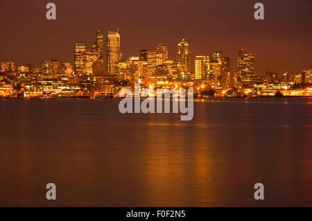 Die Innenstadt von Ansicht bei Nacht, Gas Works Park, Seattle, Washington Stockfoto