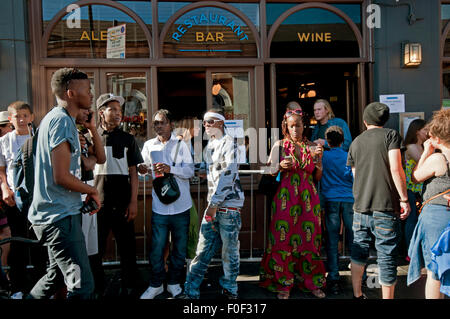 Menschen feiern beim jährlichen Brixton Big Splash festival Stockfoto