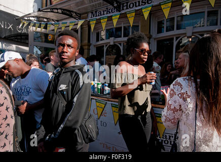 Menschen feiern beim jährlichen Brixton Big Splash festival Stockfoto