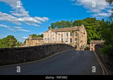 Alte Mühle-Haus am Fluss Ure in Aysgarth, Yorkshire Dales National Park, England. Stockfoto