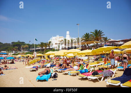 Kleine Strand von Praia Da Oura, Albufeira-Algarve-Portugal Stockfoto