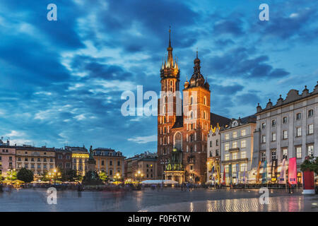 Die römisch-katholische St. Marys Church befindet sich auf dem Hauptmarkt, Krakau, Kleinpolen, Polen, Europa Stockfoto