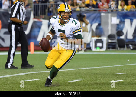 13. August 2015: Green Bay Packers quarterback Brett Hundley (7) klettert aus der Tasche während der NFL-Saison-Spiel zwischen den Green Bay Packers und die New England Patriots im Gillette Stadium in Foxborough, Massachusetts statt. Die Packers besiegten die Patriots 22-11 in der regulären Spielzeit. Eric Canha/CSM Stockfoto