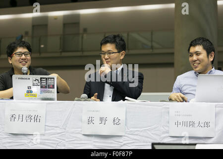 (L, R) Keisuke Katsuki, Generalsekretär der Bewegungen für Internet aktive Benutzer (MIAU), Minoru Ogino Assemblyman von Ota Ward und Ryutaro Nakagawa Rechtsanwalt, sprechen im Rahmen eines Symposiums über die TPP-Verhandlungen im Bereich des geistigen Eigentums während der '' Comic-Markt 88 Sommer 2015'' in Tokyo Big Sight am 14. August 2015, Tokio, Japan. Die Diskussionsteilnehmer sprach über die japanische Regierung Teilnahme an den Verhandlungen für Transpazifik Vereinbarung für wirtschaftliche Partnerschaft (TPP) im Bereich des geistigen Eigentums, einschließlich Sicherungsmaßnahmen zum Schutz der japanischen Kultur. (Foto von Rodrigo Reyes M Stockfoto