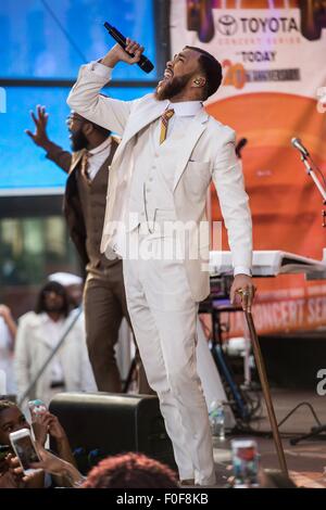 Jidenna auf der Bühne für NBC heute zeigen Konzert mit JANELLE MONAE, Rockefeller Plaza, New York, NY 14. August 2015. Foto von: Steven Ferdman/Everett Collection Stockfoto