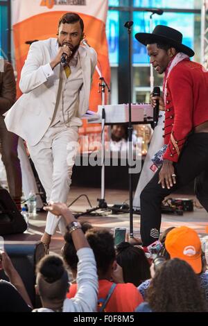 Jidenna, Roman GianArthur für NBC heute zeigen Konzert mit JANELLE MONAE, Rockefeller Plaza, New York, NY 14. August 2015 auf der Bühne. Foto von: Steven Ferdman/Everett Collection Stockfoto