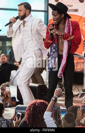 Jidenna, Roman GianArthur für NBC heute zeigen Konzert mit JANELLE MONAE, Rockefeller Plaza, New York, NY 14. August 2015 auf der Bühne. Foto von: Steven Ferdman/Everett Collection Stockfoto