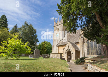 St James Church in attraktiven Cotswold Dorf Longborough, Gloucestershire, England, Großbritannien Stockfoto