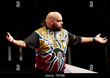 HBF-Stadion-Perth, Australien. 14. August 2015. TabTouch Perth Dart Masters, reagiert Kyle Anderson auf seinem Wurf. Bildnachweis: Aktion Plus Sport/Alamy Live-Nachrichten Stockfoto