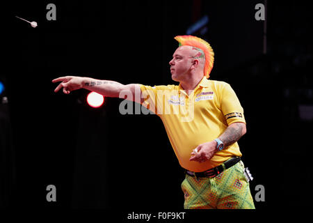 HBF-Stadion-Perth, Australien. 14. August 2015. TabTouch Perth Dart Masters, Peter Wright in Aktion. Bildnachweis: Aktion Plus Sport/Alamy Live-Nachrichten Stockfoto