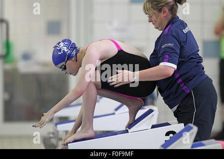 Nottingham, UK. 14. August 2015. 2015 Zerebralparese World Games. Schwimmwettbewerb. Kayleigh Haggo von Schottland bereitet sich zur Teilnahme an der Hitze der Damen 200 m Freistil © Action Plus Sport/Alamy Live News Stockfoto