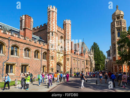 St Johns Straße außerhalb St. Johns College in der Stadt Zentrum, Cambridge, Cambridgeshire, England, UK Stockfoto