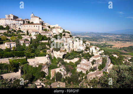 Blick über die thront Hügel Dorf von Gordes im Regionalpark Luberon Vaucluse, Provence, Frankreich, Europa Stockfoto