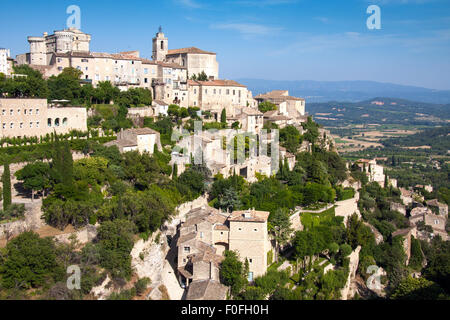 Blick über die thront Hügel Dorf von Gordes im Regionalpark Luberon Vaucluse, Provence, Frankreich, Europa Stockfoto