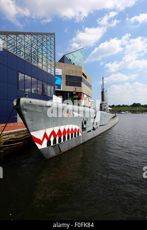 USS Dorsch (ein zweiter Weltkrieg Schleien Klasse u-Boot) und National Aquarium, Innenhafen, Baltimore, Maryland. USA Stockfoto