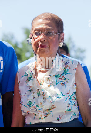 Eleanor Holmes Norton (D -DC) warten mit Bundesvertrag Arbeiter in den Streik, sprechen anspruchsvolle $15 Mindestlohn, Washington, DC Stockfoto