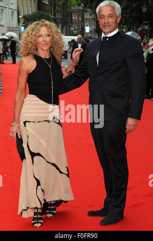 London, UK, 11. August 2015, Kelly Hoppen besucht BAFTA Sonderpreis Ehrung für ITV Downton Abbey im Richmond Theatre für besondere Hommage-Programm namens "Bafta feiert Downton Abbey", die später in Jahr ausgestrahlt werden. Stockfoto