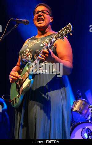 Santa Barbara, Kalifornien USA 14. August 2015 Brittany Howard von Alabama Shakes führt an der Santa Barbara Bowl. Bildnachweis: Lisa Werner/Alamy Live-Nachrichten Stockfoto