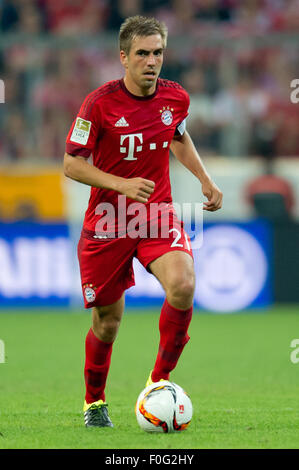 München, Deutschland. 14. August 2015. Münchens Philipp Lahm in Aktion während der deutschen Fußball-Bundesliga-Fußball-match zwischen Bayern München und dem Hamburger SV in der Allianz Arena in München, 14. August 2015. Foto: SVEN HOPPE/Dpa/Alamy Live News Stockfoto