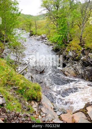 Der Fluss Dundonnell in der Nähe Dundonnell, Wester Ross, Highland, Schottland, Vereinigtes Königreich. Stockfoto