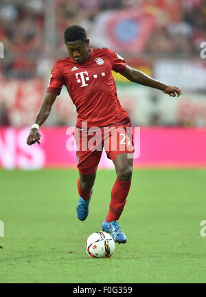 München, Deutschland. 14. August 2015. Münchens David Alaba in Aktion während der deutschen Fußball-Bundesliga-Fußball match zwischen Bayern München und dem Hamburger SV in der Allianz Arena in München, 14. August 2015. Foto: PETER KNEFFEL/Dpa/Alamy Live News Stockfoto